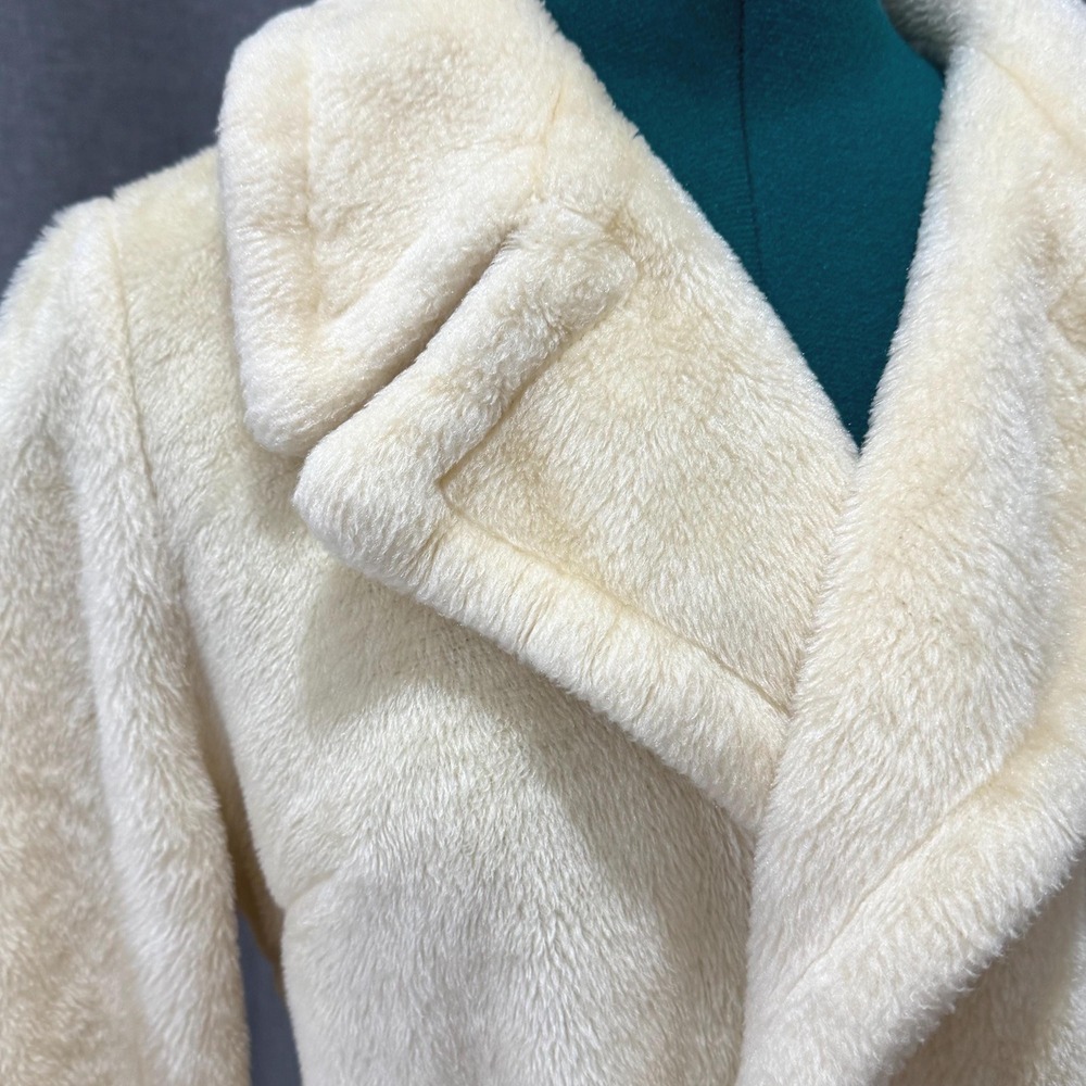 Vintage Fuzzy Robe cream colored long sleeve Plush belted housecoat with pockets - Picture 4 of 9